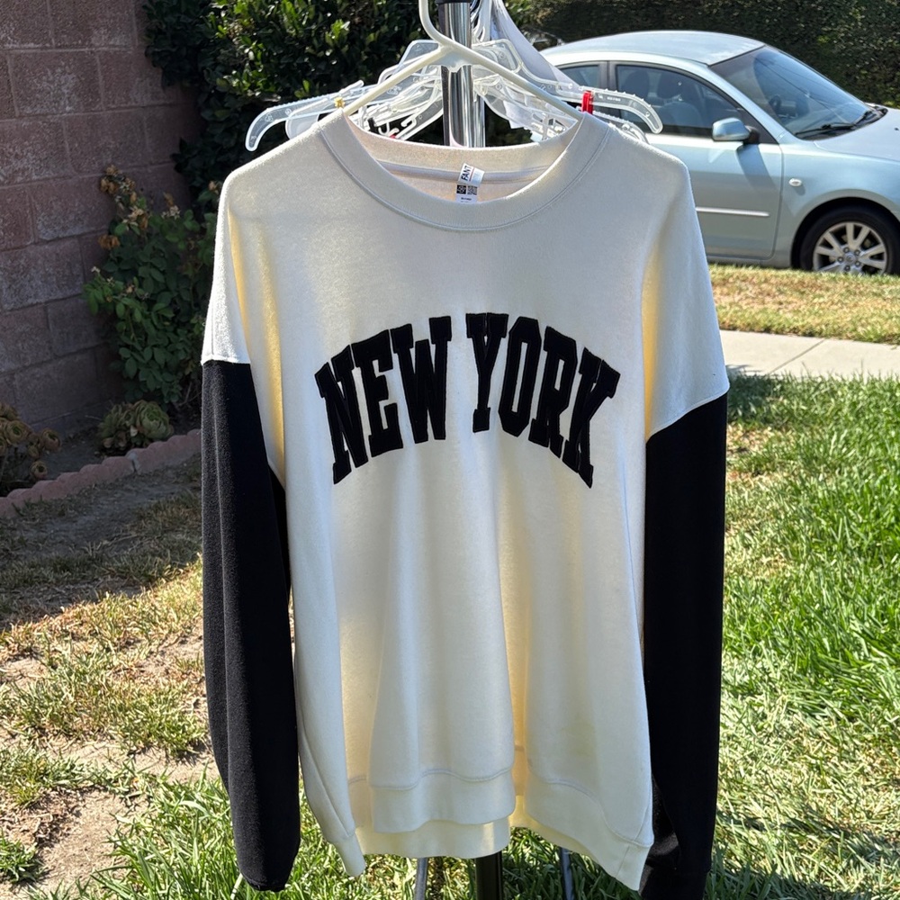 New York Black and White Sweatshirt